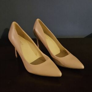 Nine West Classic Tan Heels